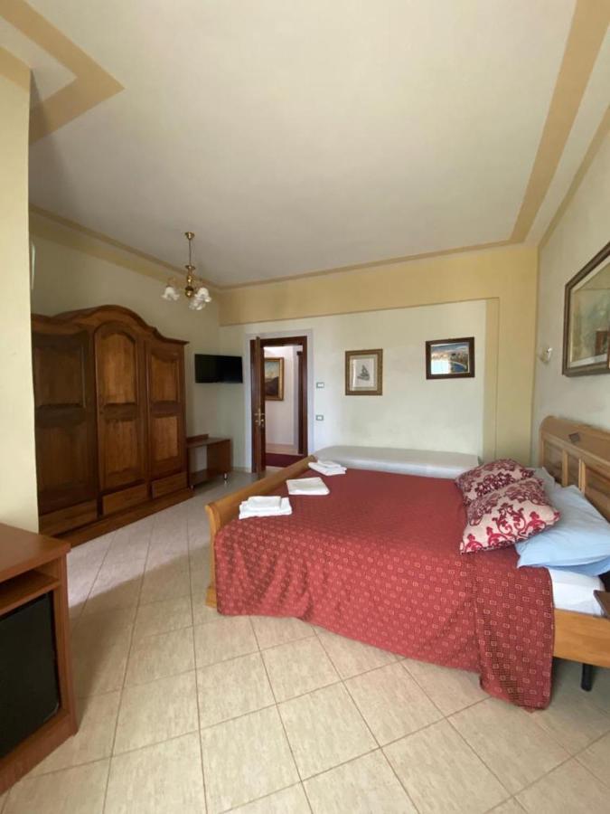 Hotel "San Saena " Radhime Bagian luar foto