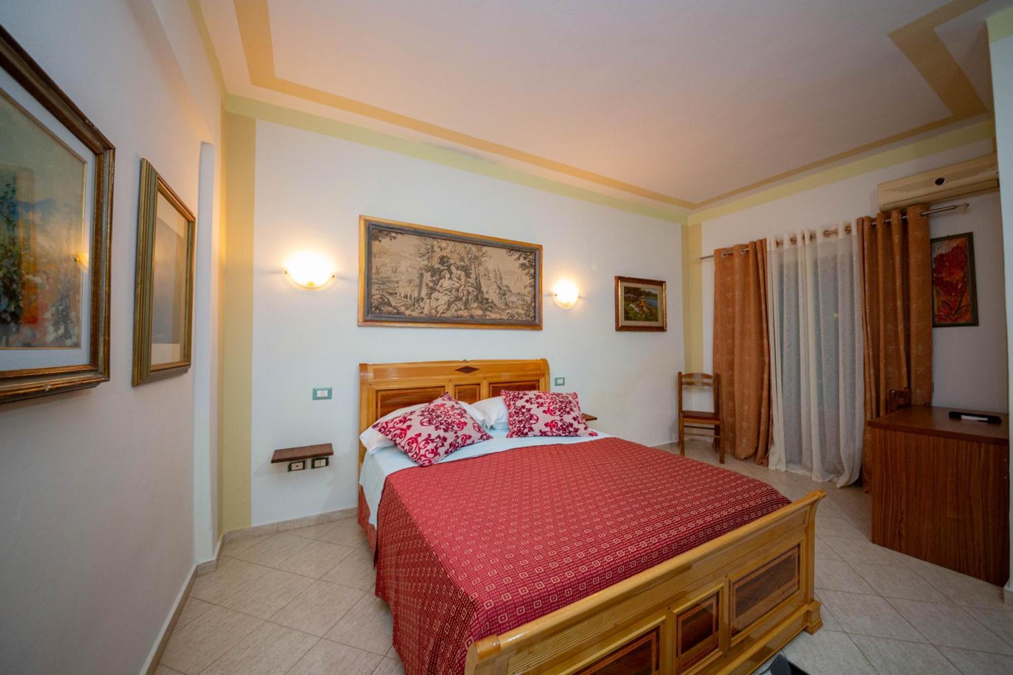 Hotel "San Saena " Radhime Bagian luar foto