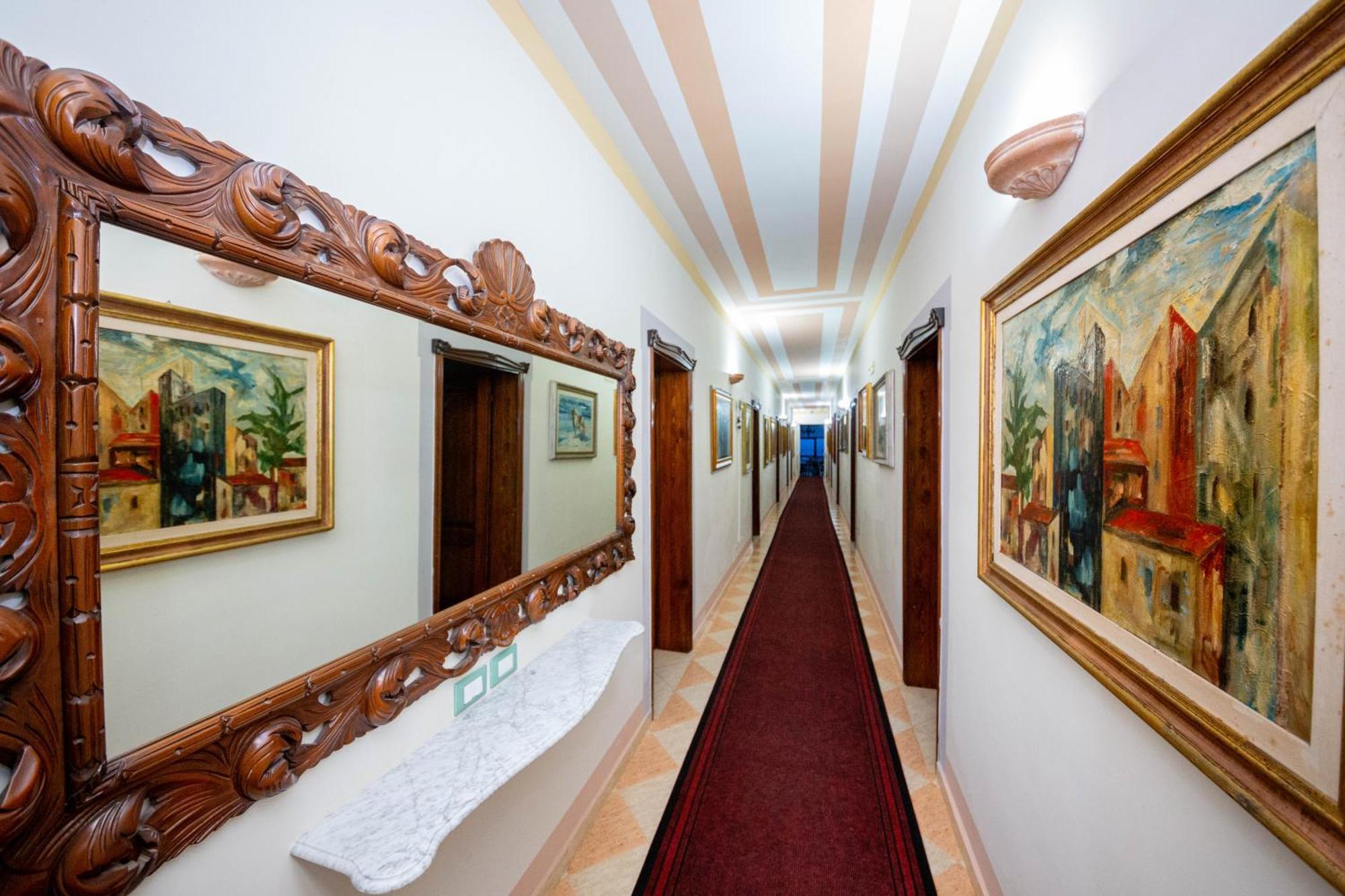 Hotel "San Saena " Radhime Bagian luar foto