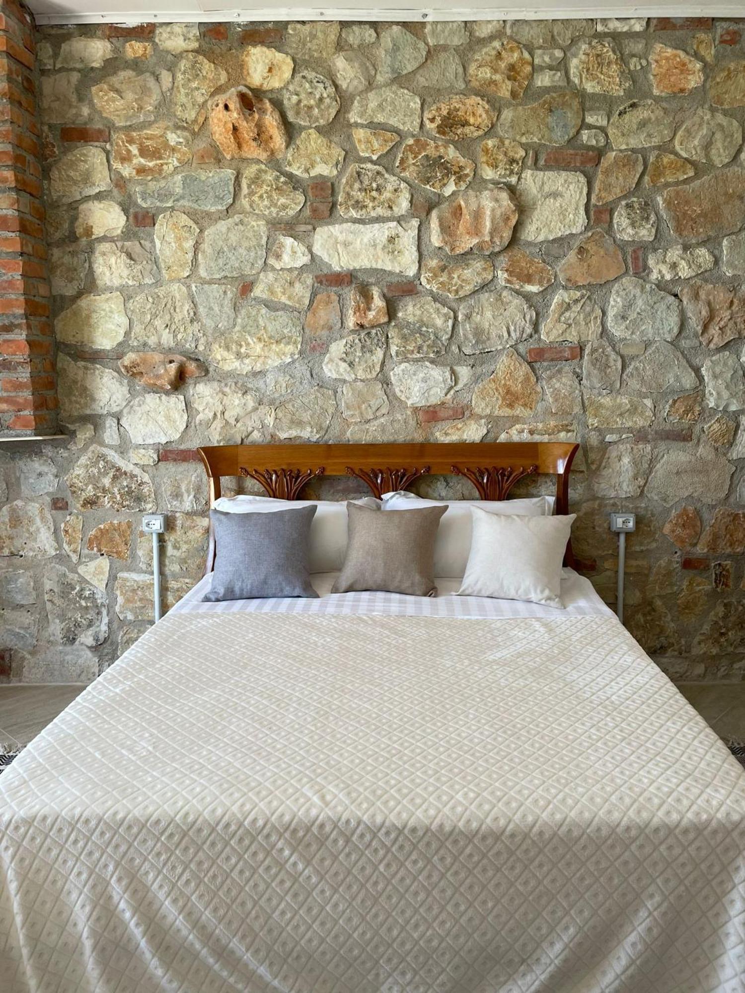 Hotel "San Saena " Radhime Bagian luar foto