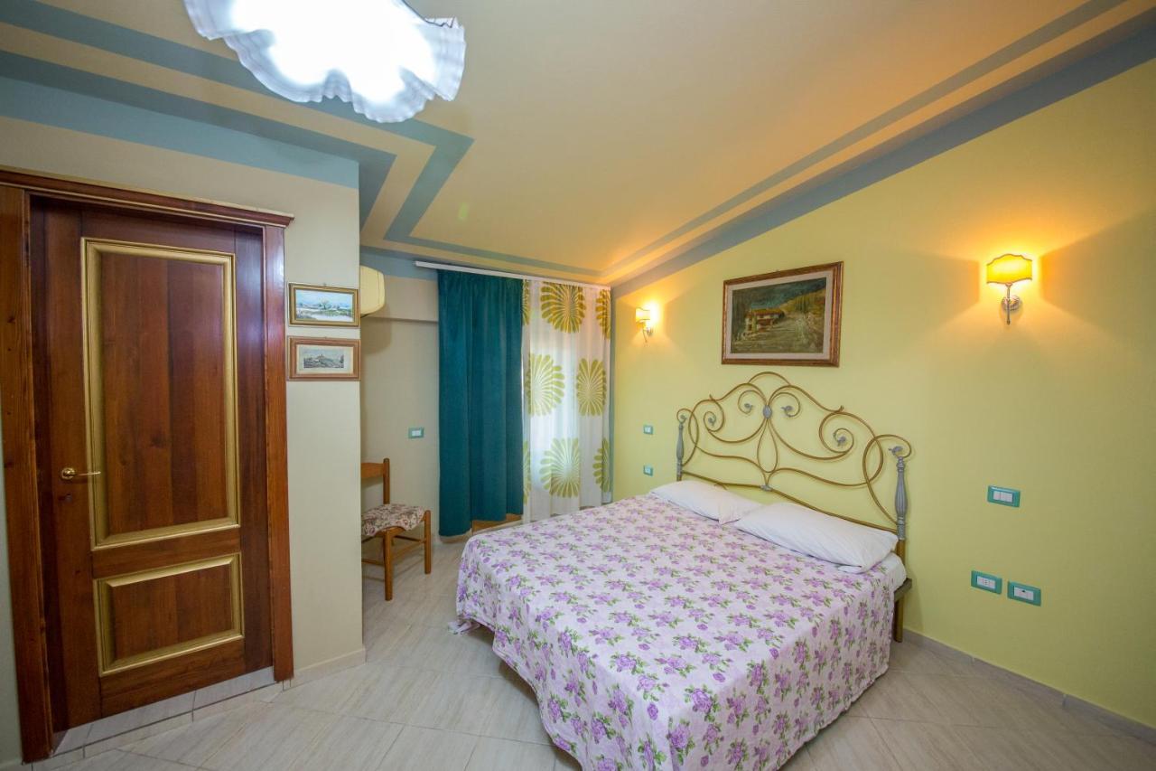 Hotel "San Saena " Radhime Bagian luar foto