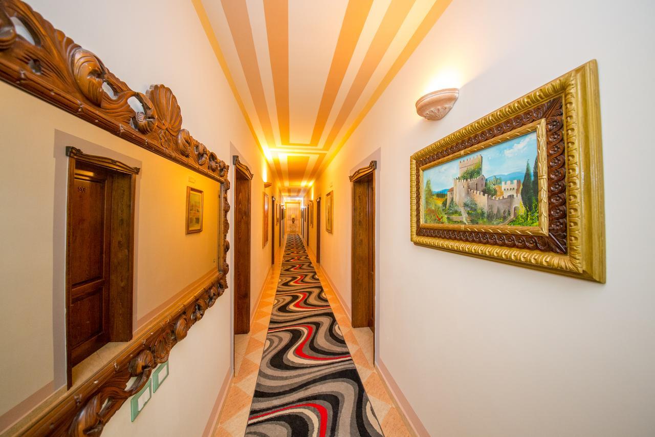Hotel "San Saena " Radhime Bagian luar foto