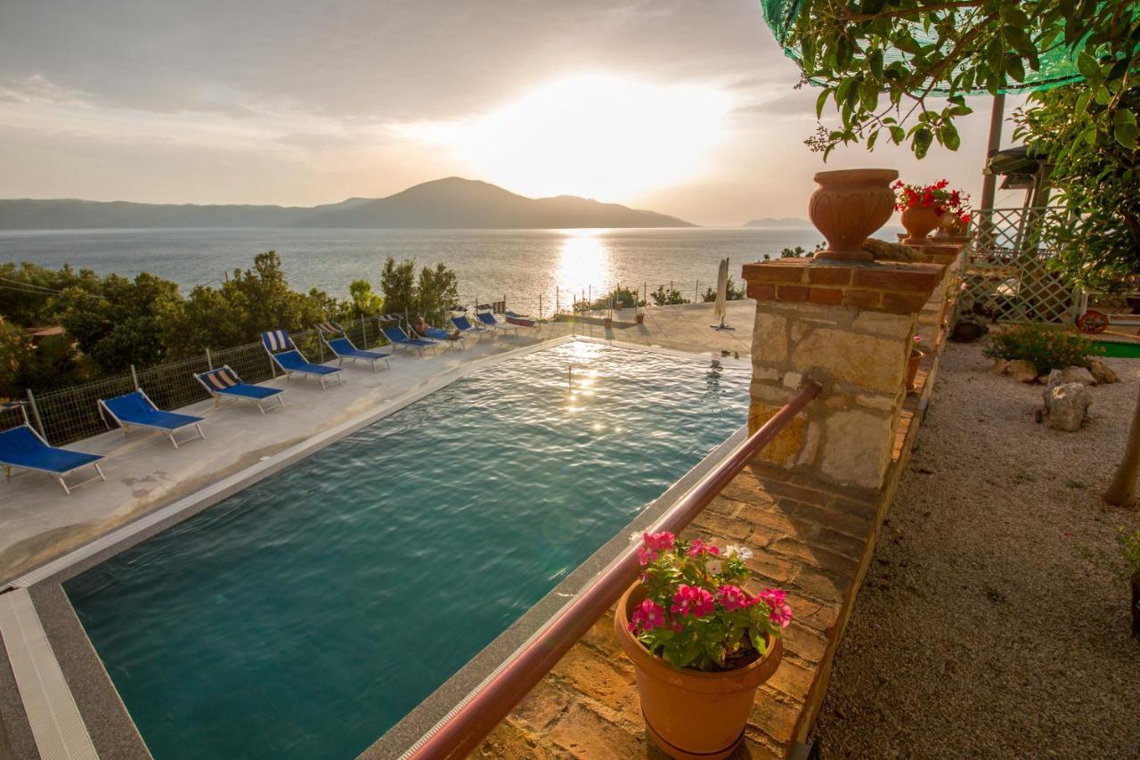 Hotel "San Saena " Radhime Bagian luar foto