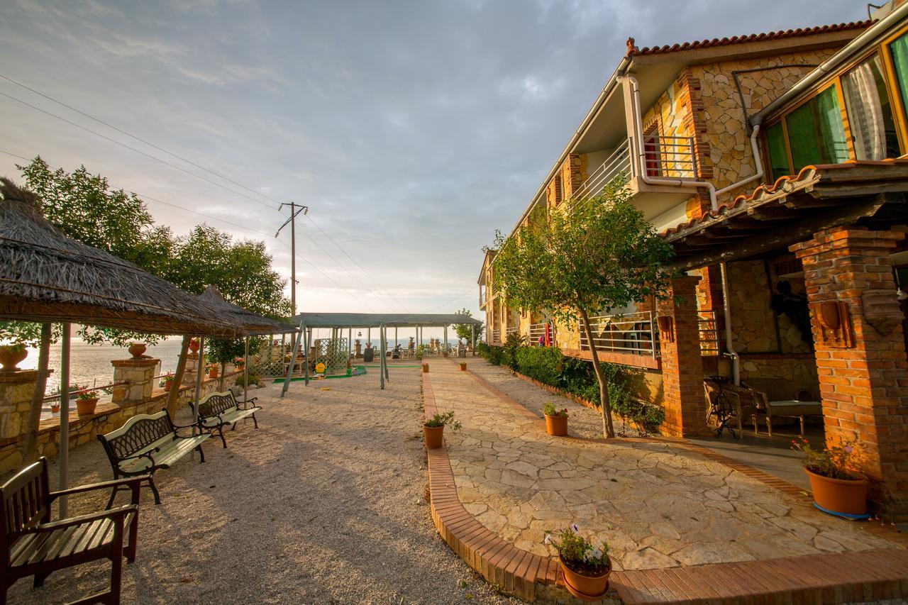 Hotel "San Saena " Radhime Bagian luar foto