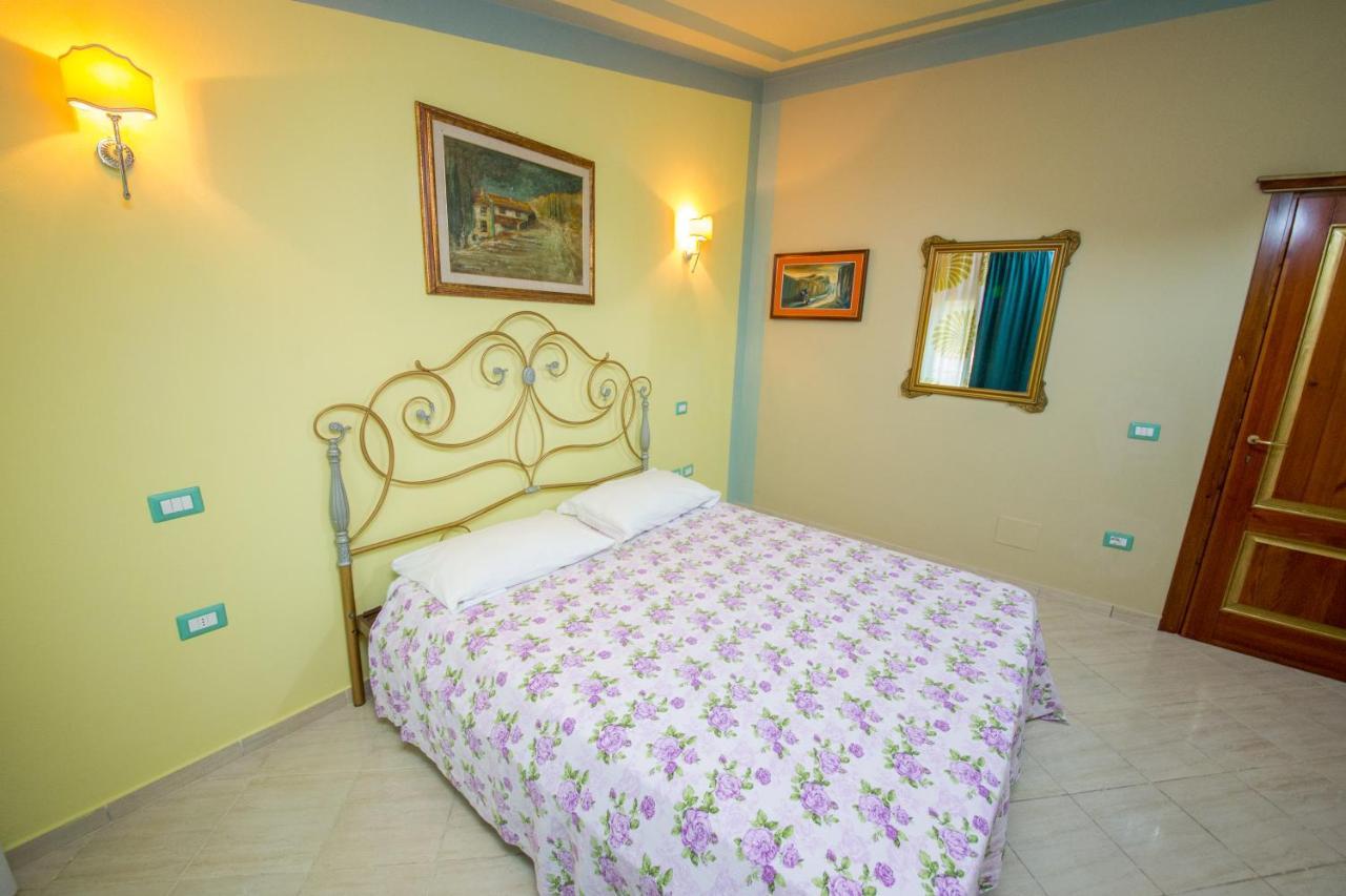 Hotel "San Saena " Radhime Bagian luar foto