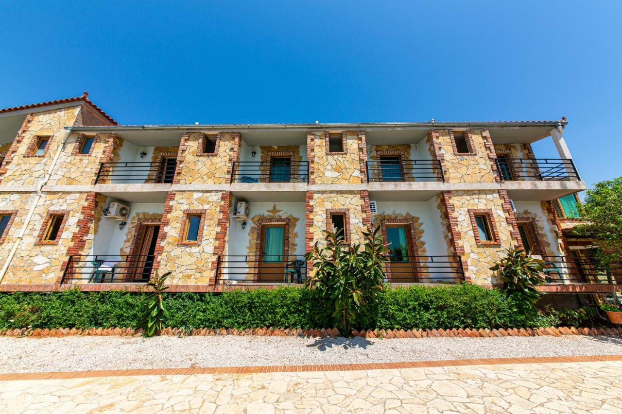 Hotel "San Saena " Radhime Bagian luar foto