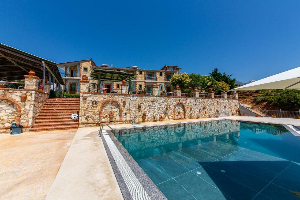 Hotel "San Saena " Radhime Bagian luar foto