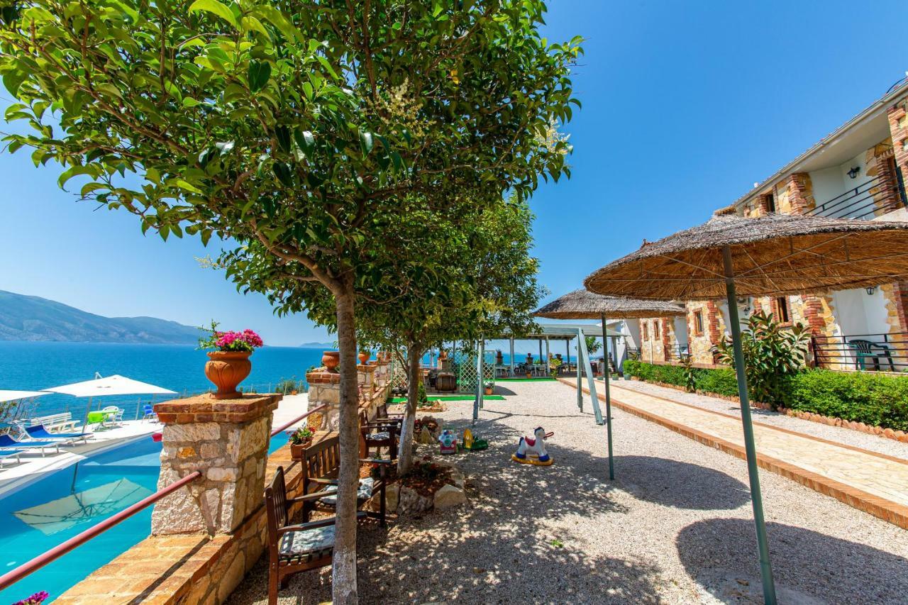 Hotel "San Saena " Radhime Bagian luar foto